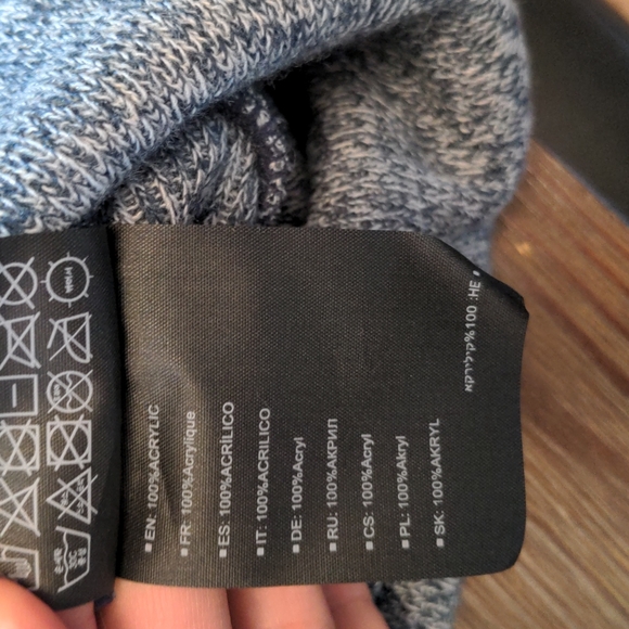 NWOT Burton beanie / toque - Picture 3 of 3